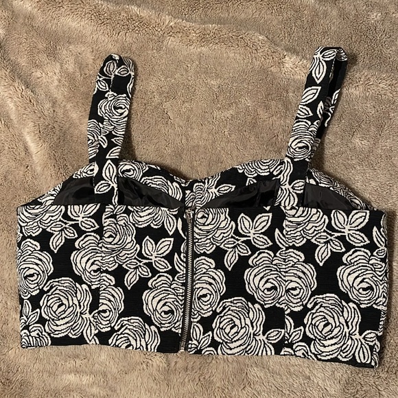 Black crop top - Picture 3 of 3